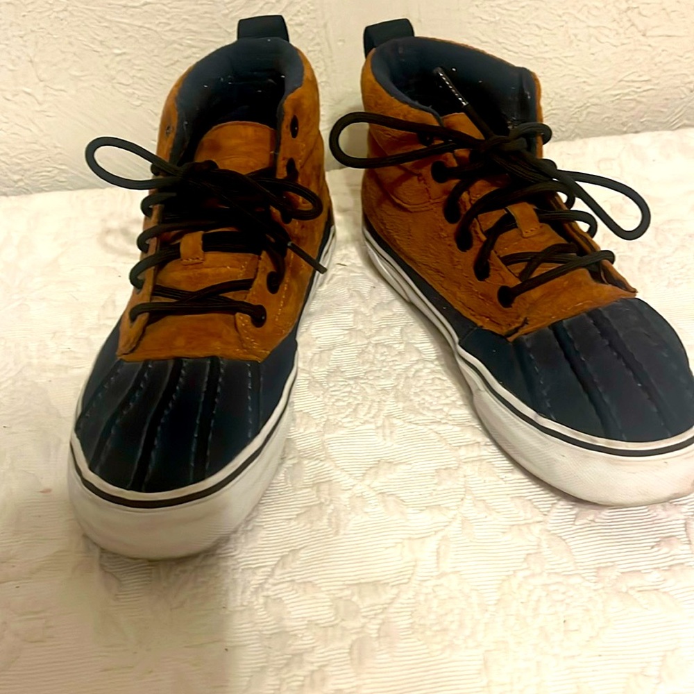 Vans duck boots unisex 8.5 W/7M lace up